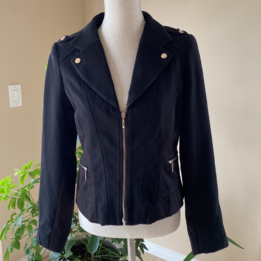 WHITE HOUSE BLACK MARKET CROP JACKET BLACK ZIP FRONT and POCKETS  DETAILS size 8